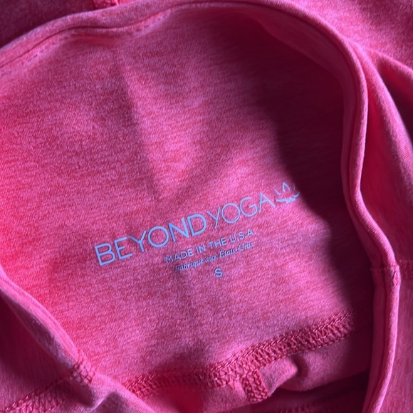 NWOT Beyond Yoga bike shorts coral pink - Picture 5 of 5